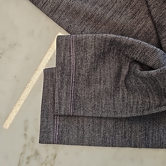 Excellent condition lululemon Align High-Rise Pant 25", heathered grey, size 4 - Picture 4 of 5